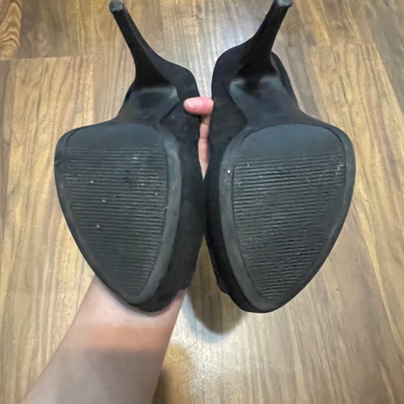 Black Peep Toe Eyelit Heels Classic Pump - Picture 7 of 11